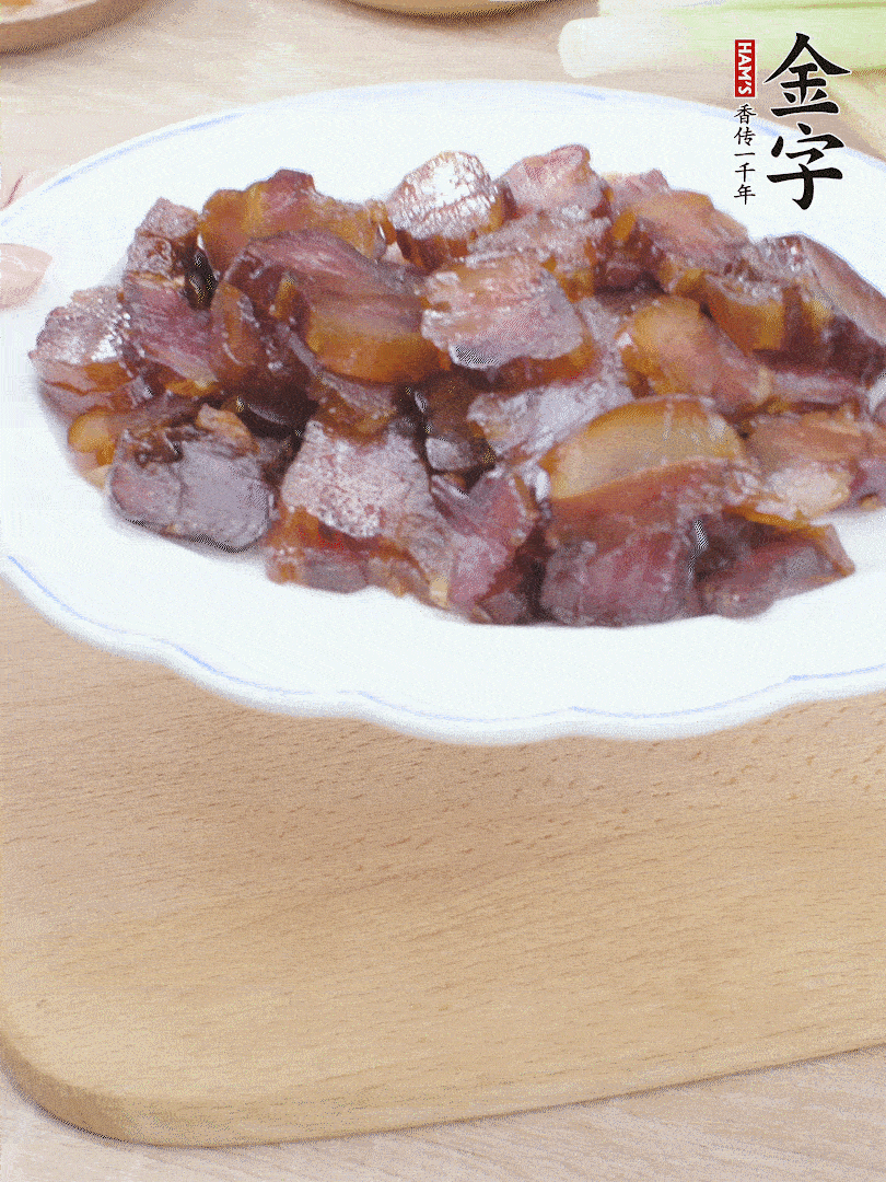 红桃国际
酱油肉水煮15分钟，切薄片。